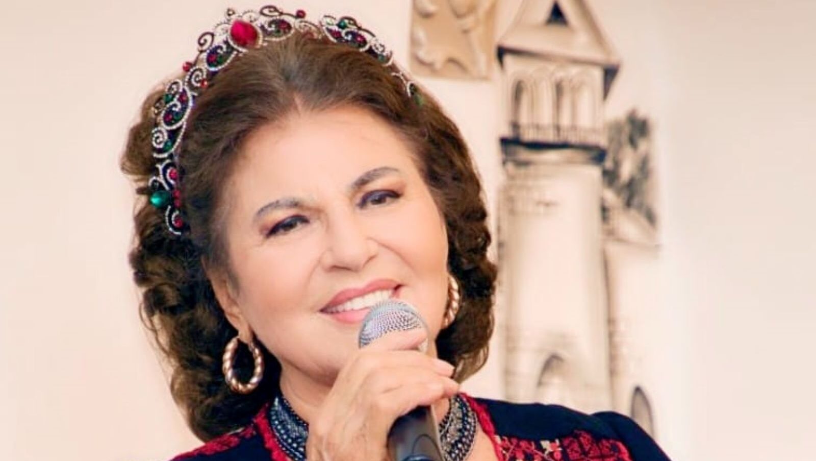 Unde a cântat prima dată Irina Loghin. Partenerul ei, un cântăreț foarte cunoscut