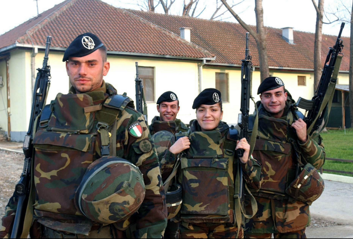 Serviciul militar obligatoriu, cerut în Italia. Tensiuni pe scena politică