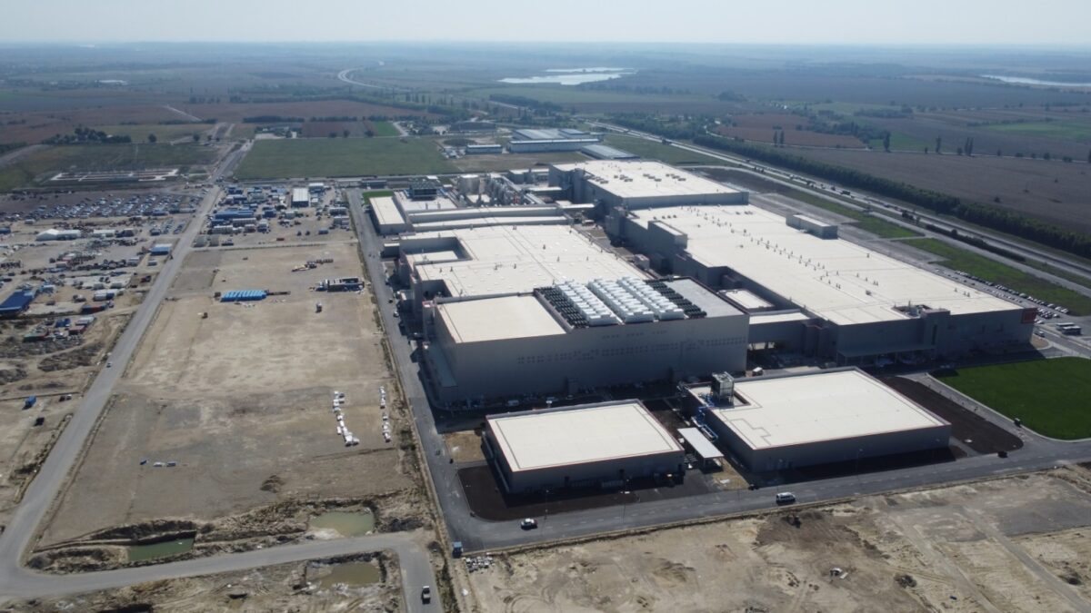 Sute de angajaţi concediați la fabrica de acumulatoare Iváncsa