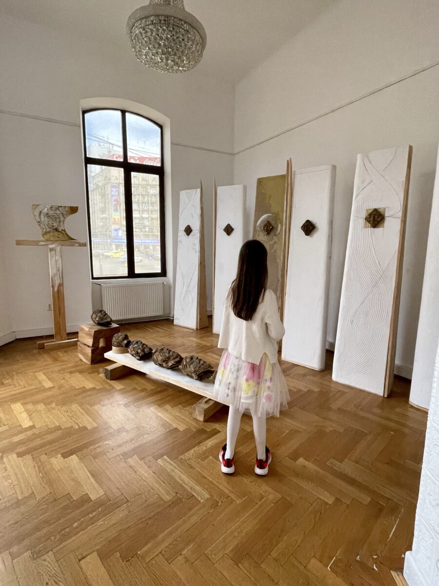 Expoziție Laurențiu Mogoșanu. Îngerii sunt mijlocitorii noștri