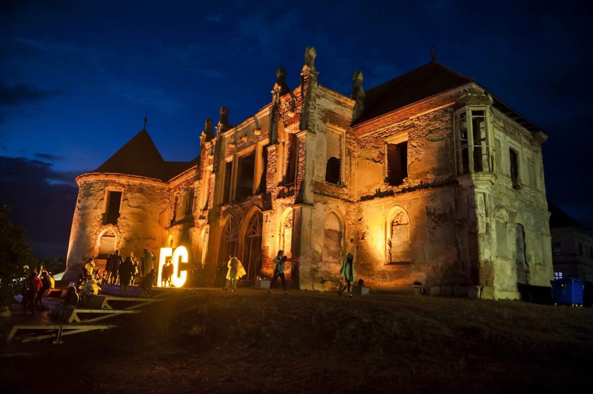 România minunată. Castelul din Transilvania care i-a impresionat pe turiștii americani