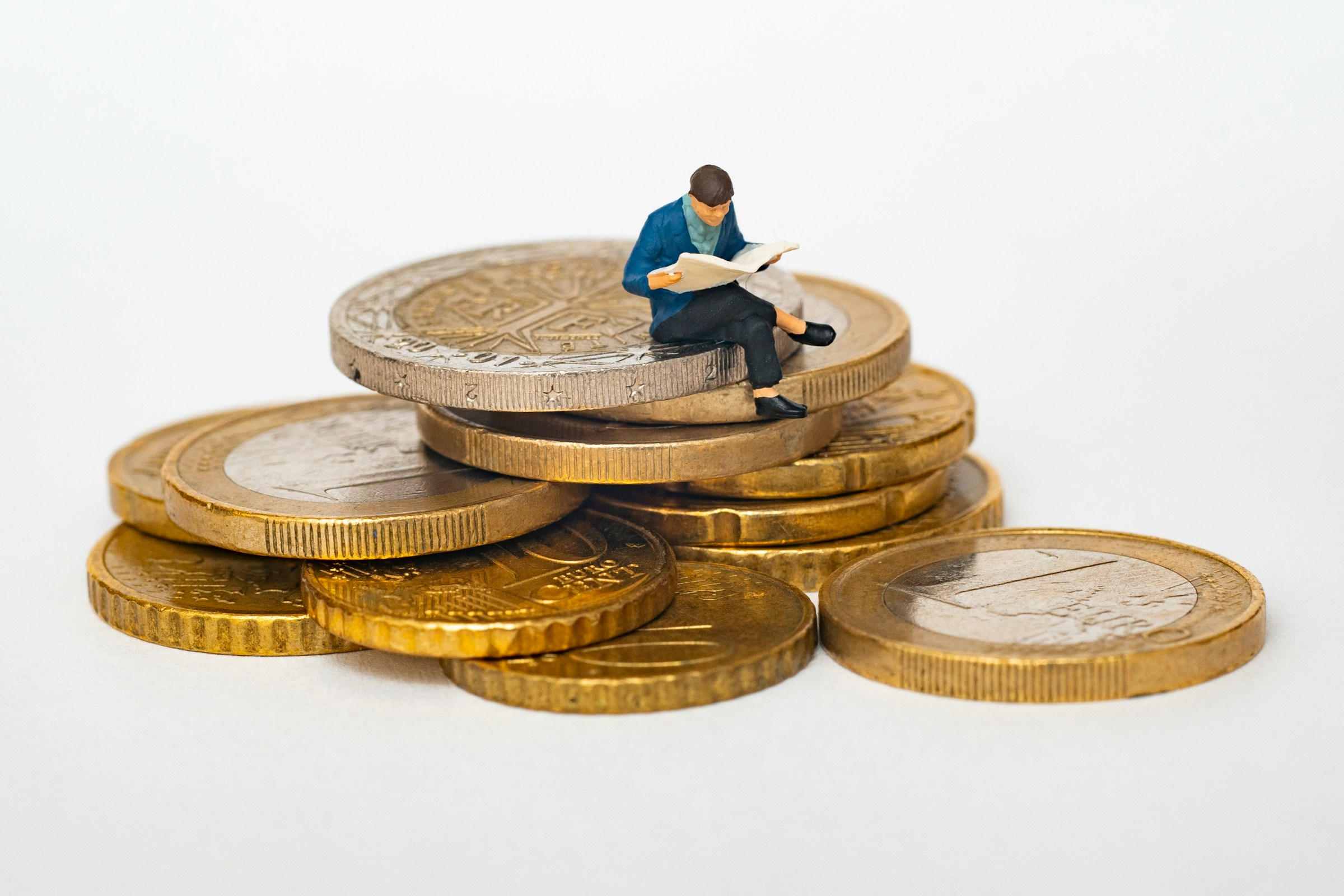 Românii au economisit, dar inflația le-a mâncat economiile