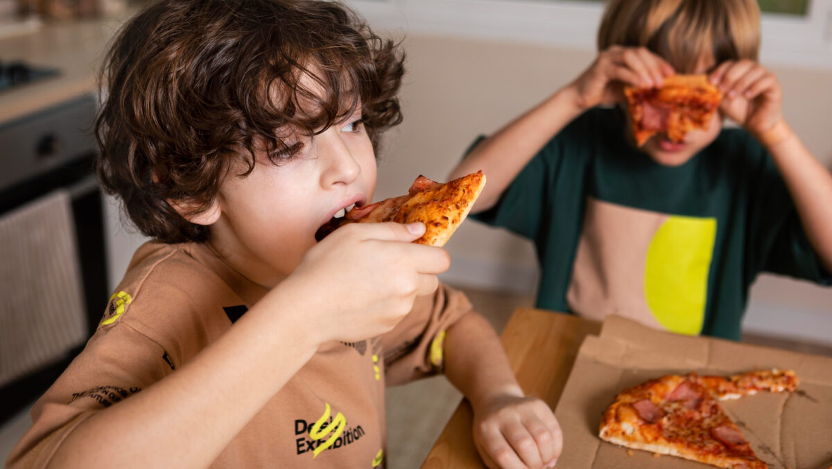 Nou proiect controversat. Fără pizza pe lângă școli