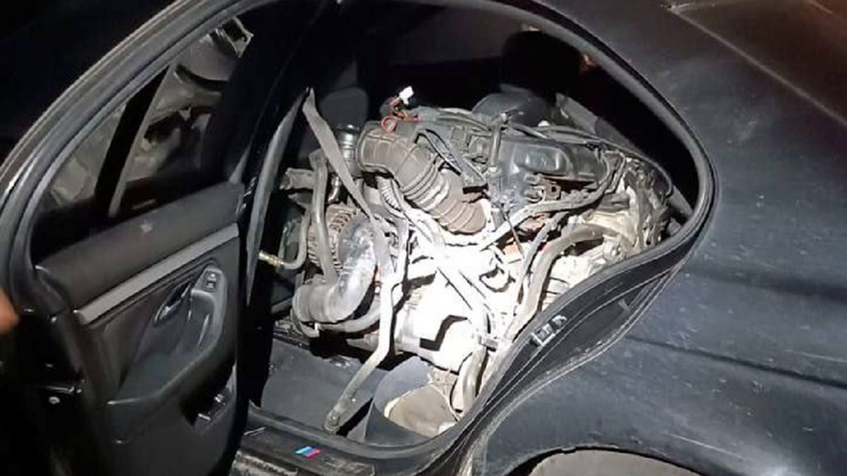 Trafic cu piese de BMW. Prins la vamă, cu mașina care gemea de marfă ilegală