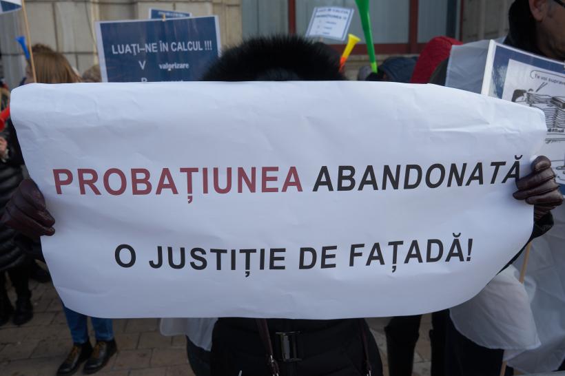 Angajații Ministerului Justiției vor salarii și mai mari. Protest la Guvern