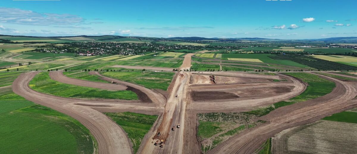 Finanțarea uriașă pentru Autostrada Moldovei, aprobată. Klaus Iohannis a promulgat legea