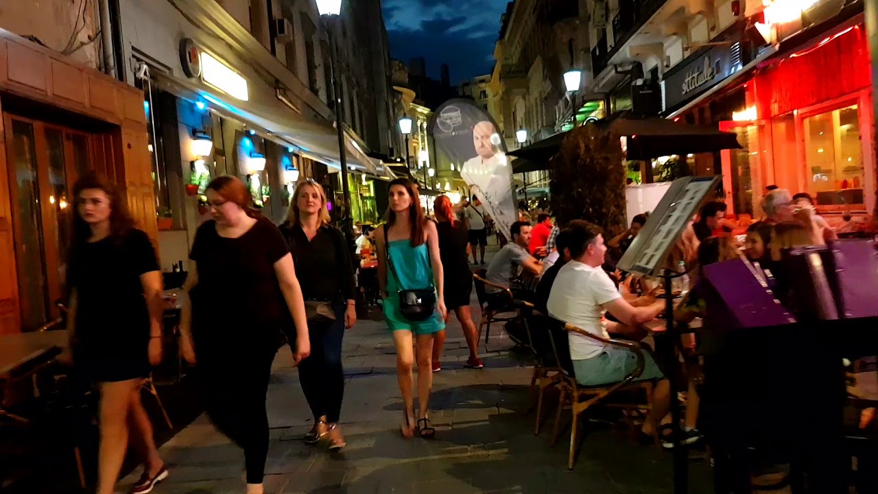 Ce caută românii când ies în oraș. Studiul care arată de ce au scumpirile efect la terase și restaurante