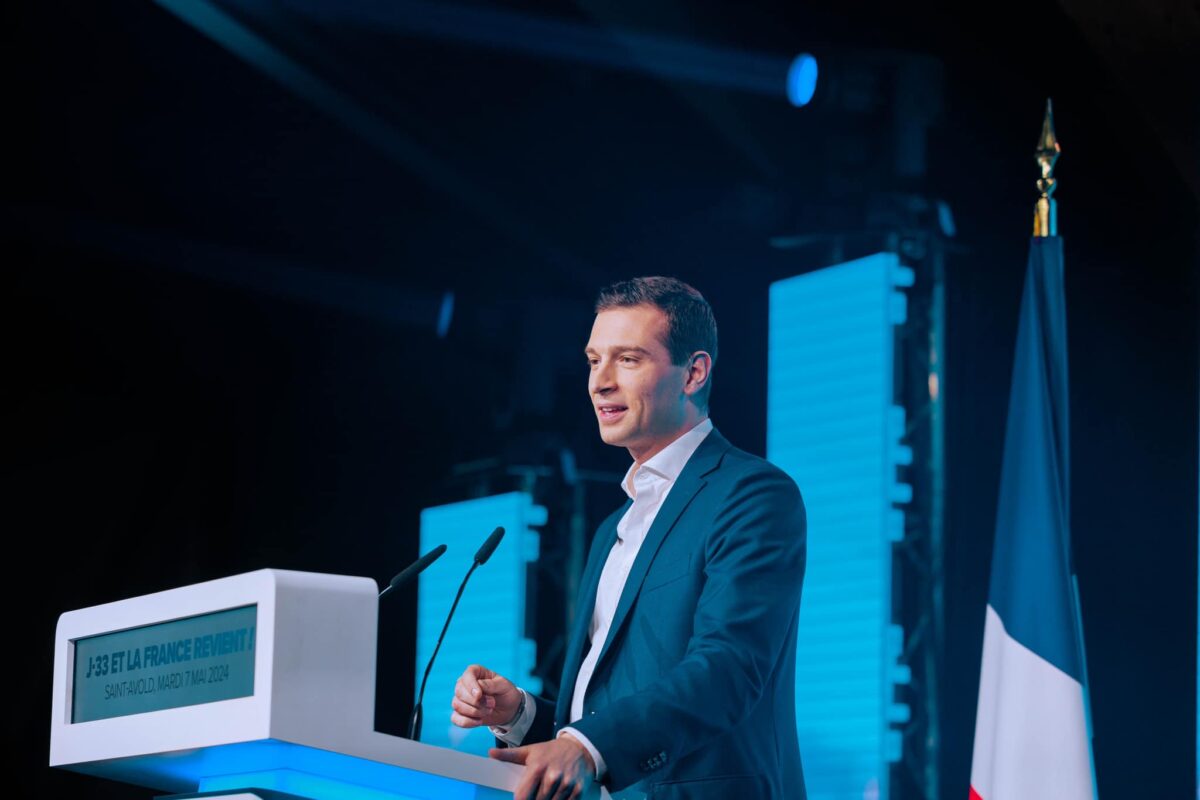 Jordan Bardella îl contrazice pe Macron: Franța nu va trimite trupe și rachete în Ucraina