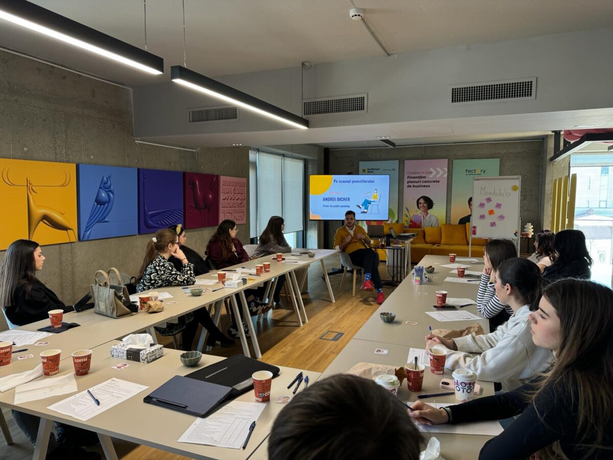 Studiu. Tinerii din România preferă învățarea prin exemple practice și exerciții relevante