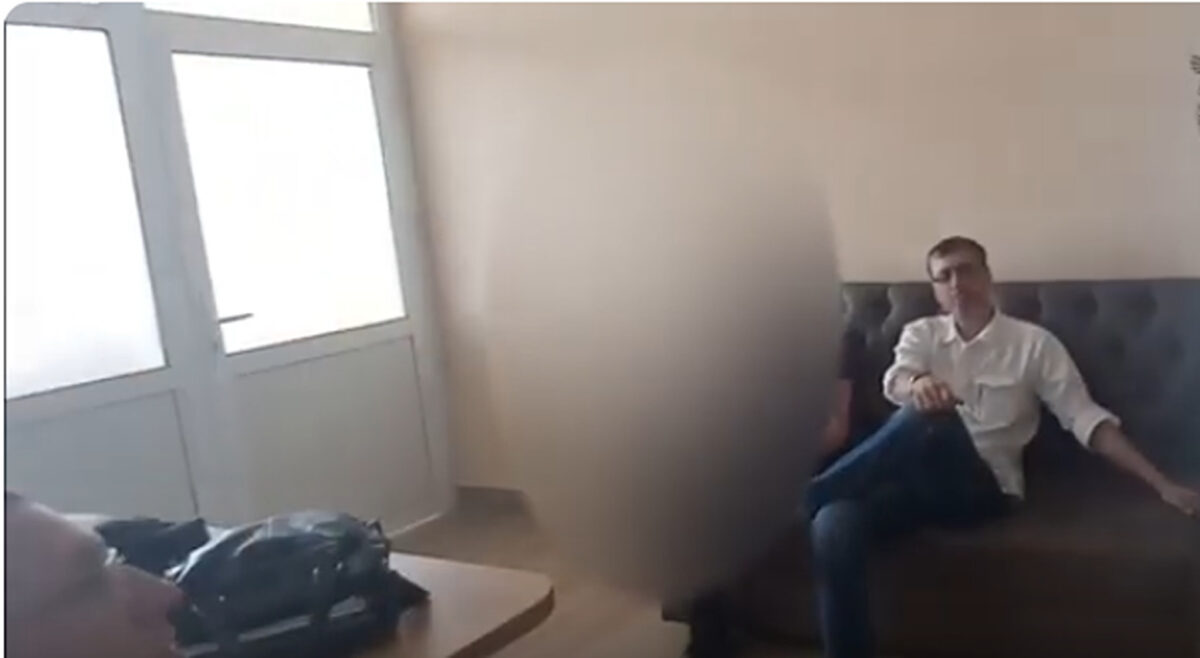 Afaceristul acuzat de pedofilie, alături de victimă