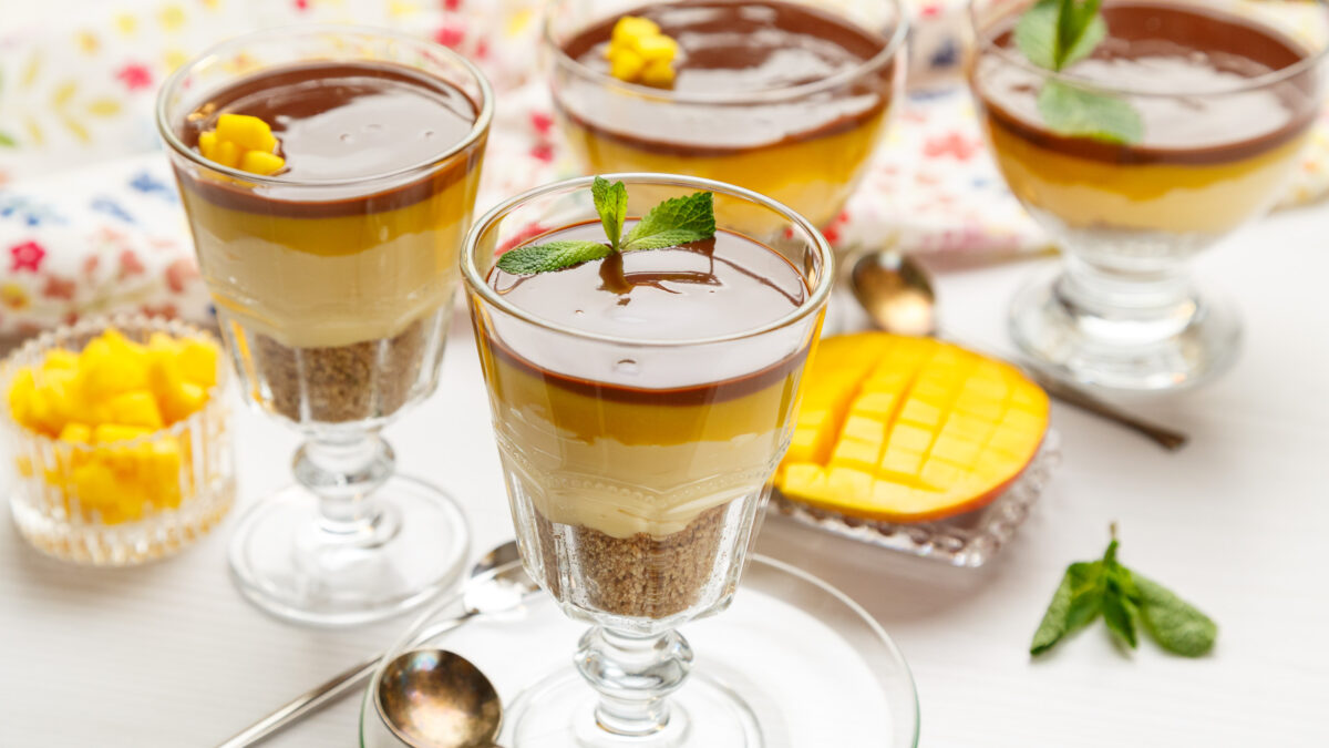 Desert răcoros perfect pentru zilele de vară, cu mango și ciocolată