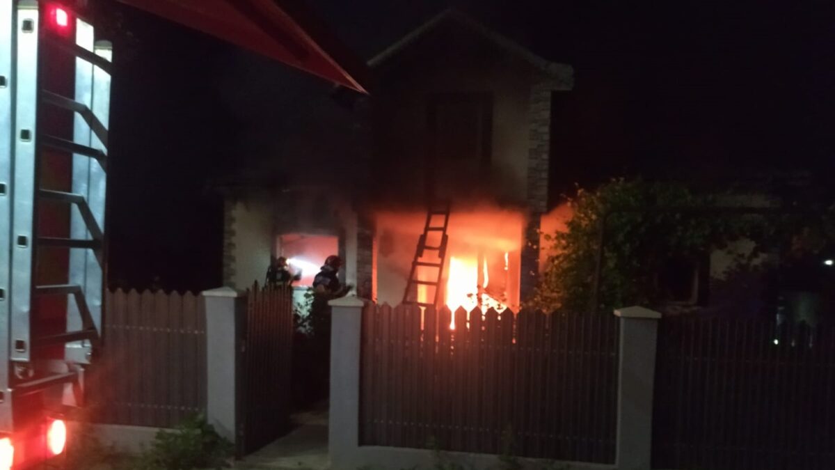 Tragedie din gelozie. A murit încercând să-și incendieze soția