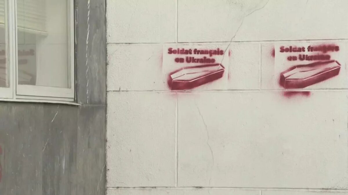 Trei cetățeni din Republica Moldova, arestați la Paris, pentru amenințări lansate către soldații francezi