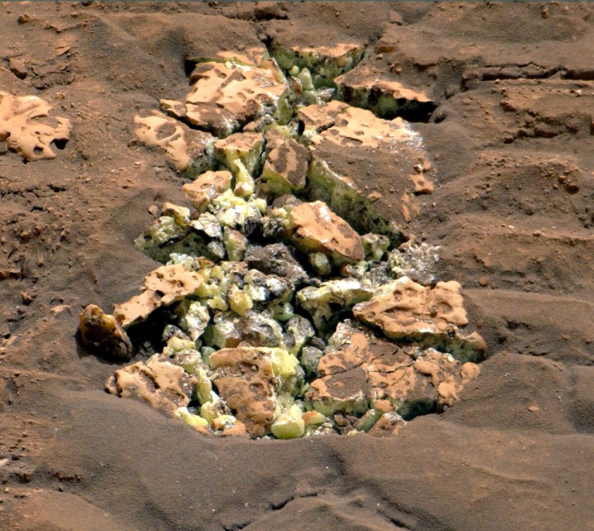 O nouă descoperire a NASA. Cristale ultra-rare au fost găsite pe Marte