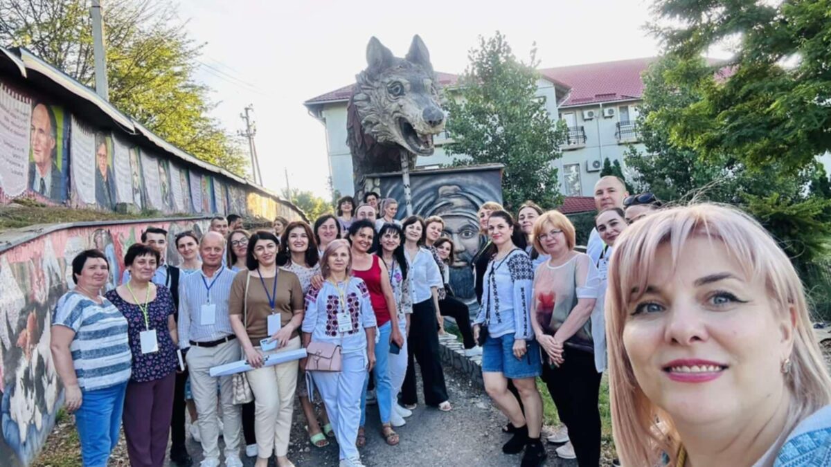 Un ex-ministru pentru afaceri europene și fost deputat al UE a instruit dascăli din România și Republica Moldova