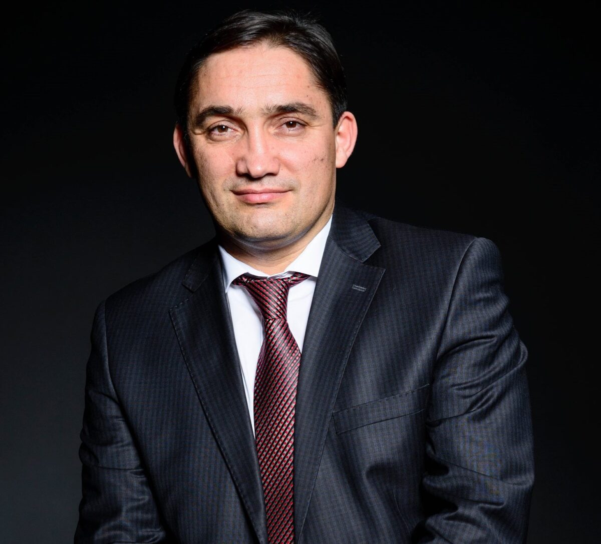 Exclusiv. Alegeri în Republica Moldova. Finanțatorii campaniei candidatului pro-rus, Alexandr Stoianoglo. Clanuri, cumetrii și afaceri