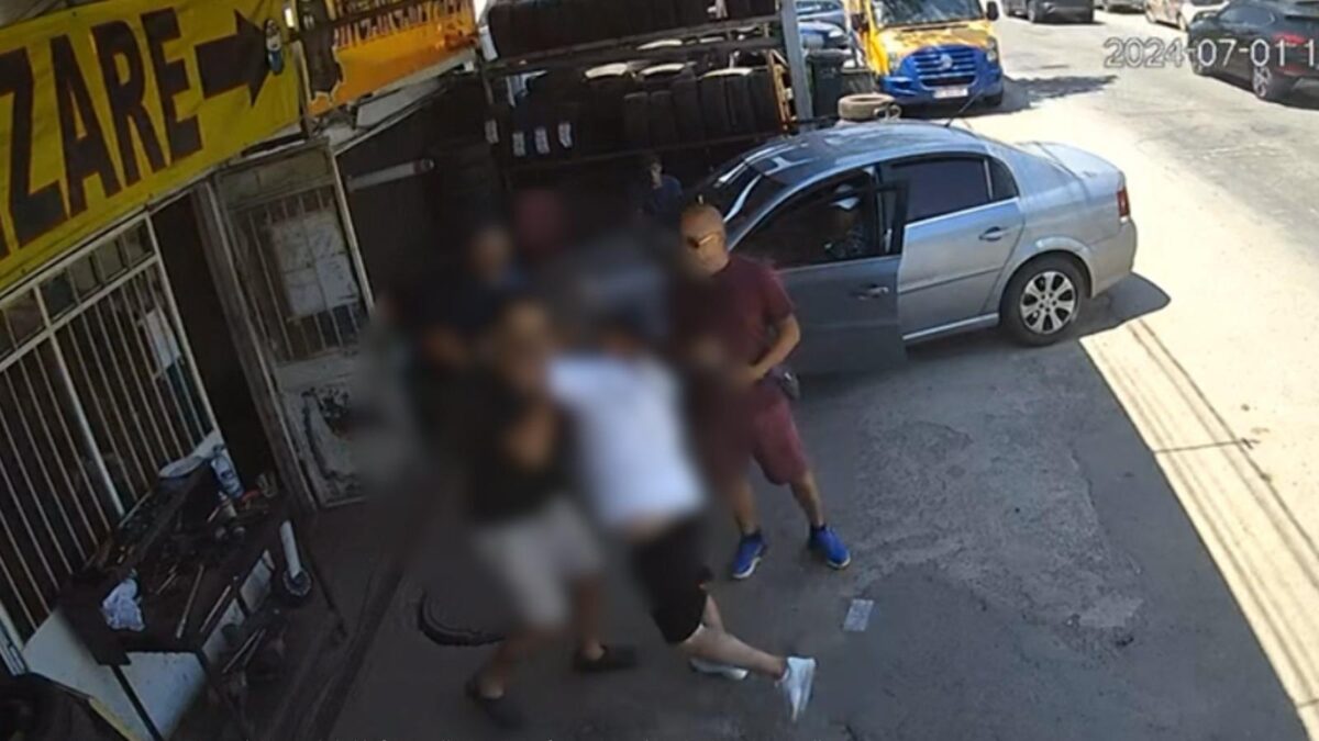 Bătaie ca în filme într-o vulcanizare. Proprietarul, bătut de fiul unui boxer 