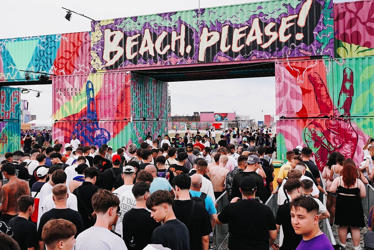 Un turist străin a murit în apropierea festivalului Beach, Please!. Fiul său a rămas în grija autorităților