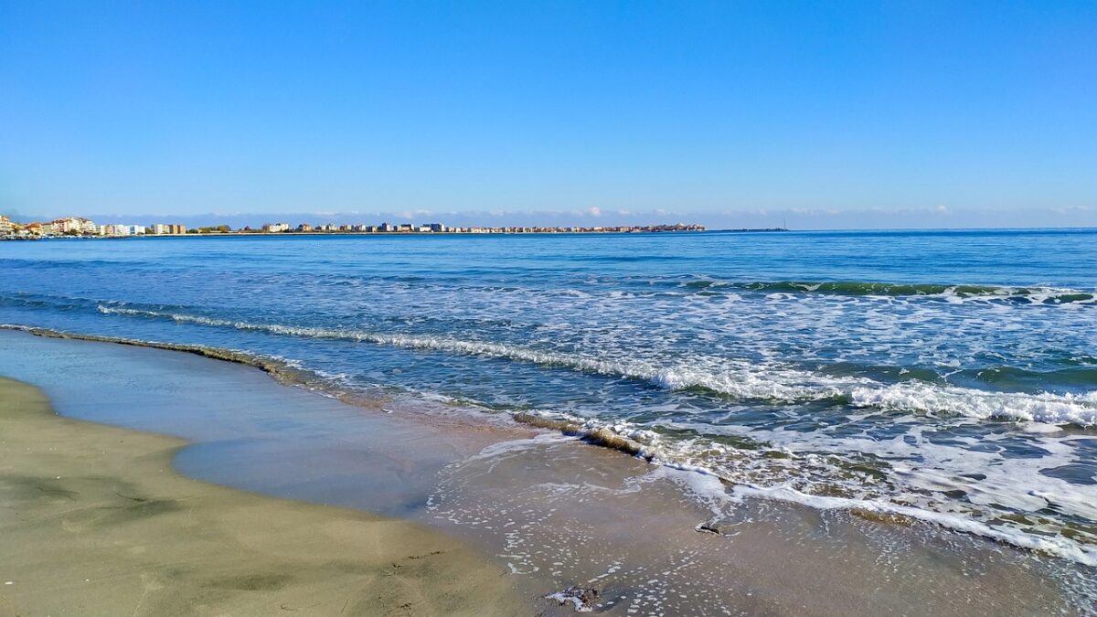 Vacanța, un lux în 2025. Românii vor plăti mai mult și în Bulgaria