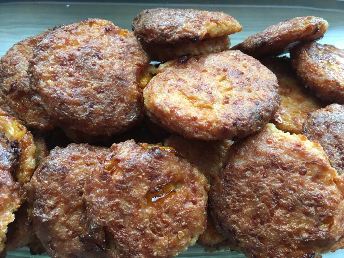 Chiftele cu dovlecei și telemea. Rețeta care vă face să uitați de carne