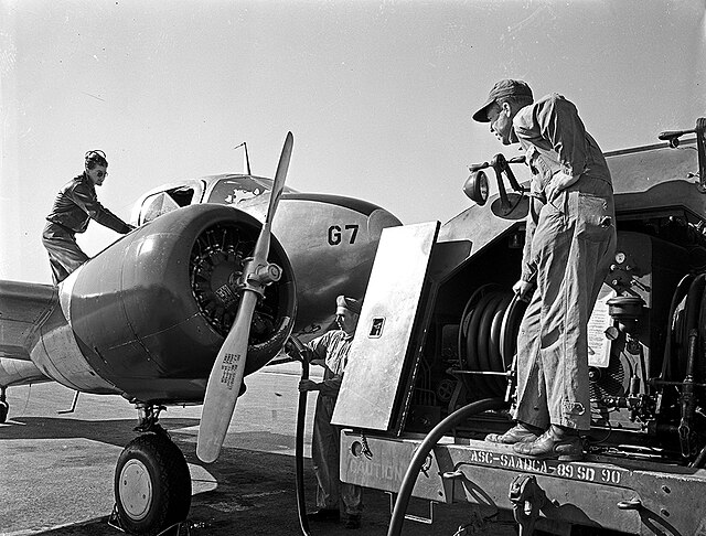 DuPont, alături de armata SUA de peste două secole. De la praf de pușcă pentru Războiul Civil la costumele astronauților de pe Lună