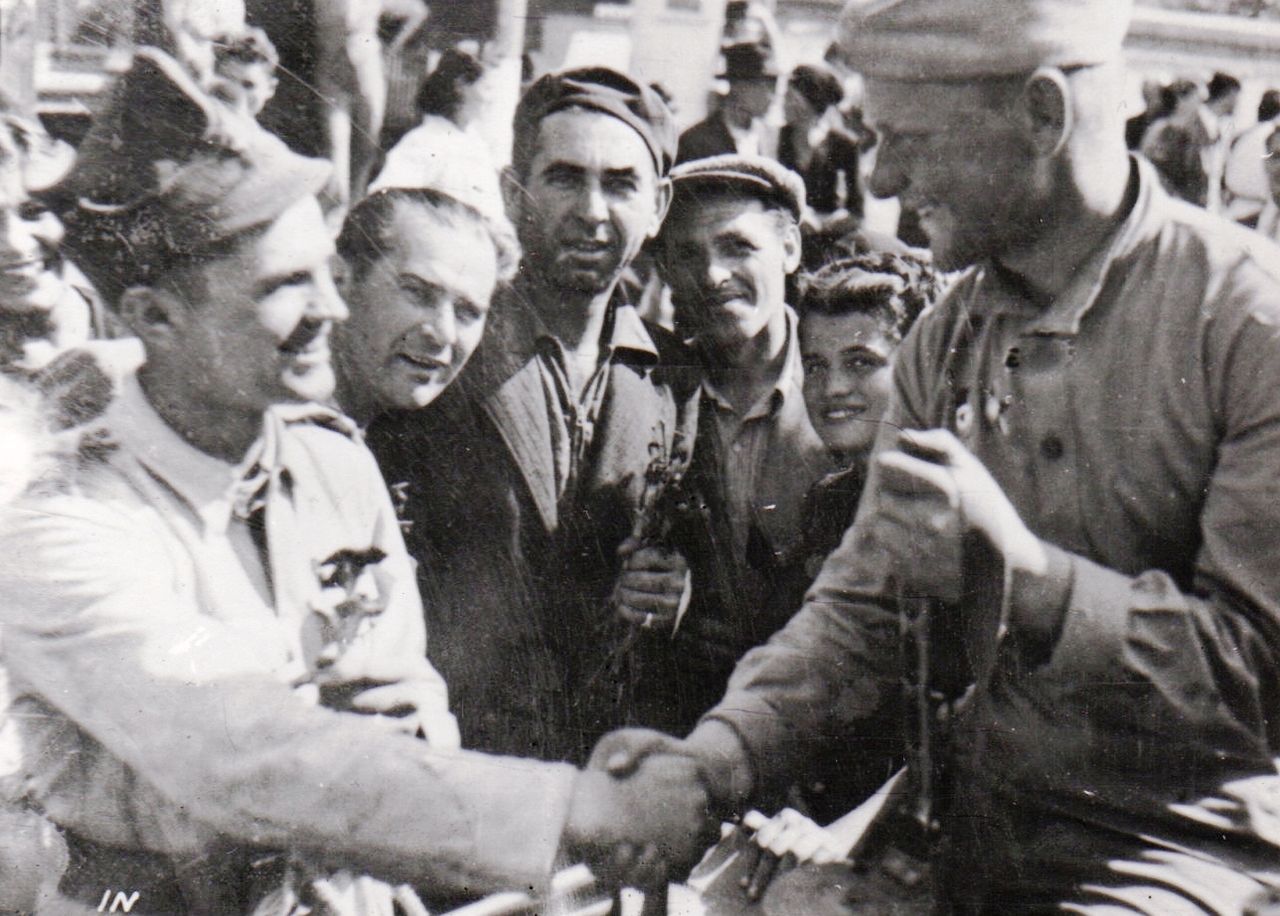 Intrarea ostașilor sovietici în București, 1944. sursa: Arhiva Evenimentul istoric