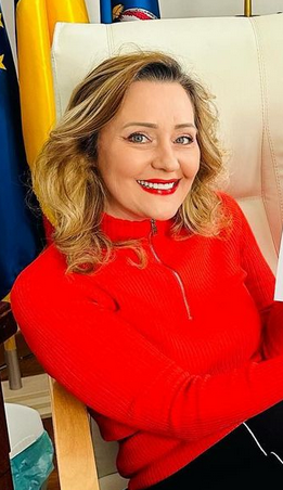 Elena Lasconi, o carieră politică între „blesteme” și ironii: blestemul „Elenelor” și ironia lui Mușatescu