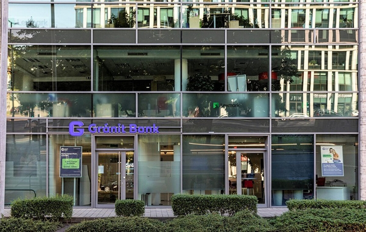 Banca la care este acționar ginerele lui Viktor Orban intră în România. Foto