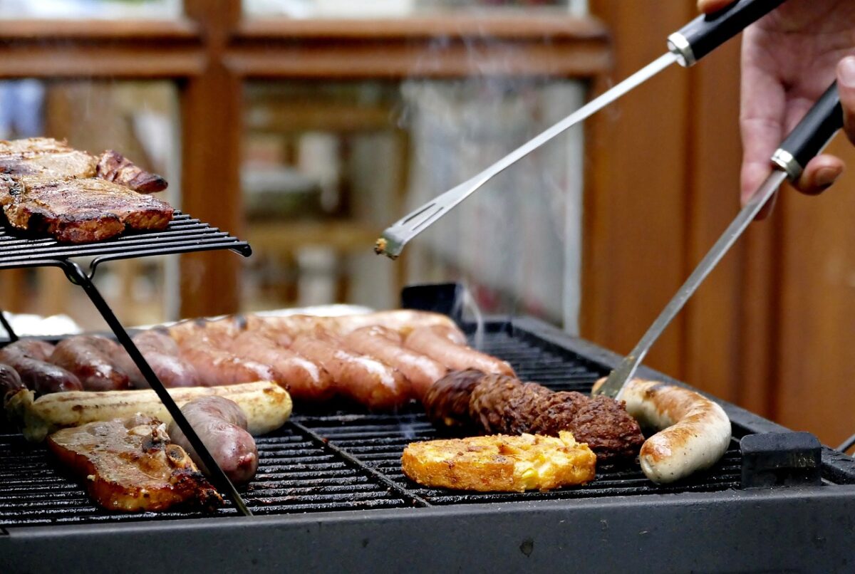 Alimentele pe care nu trebuie să le mănânci la grătar. Riscurile sunt mari