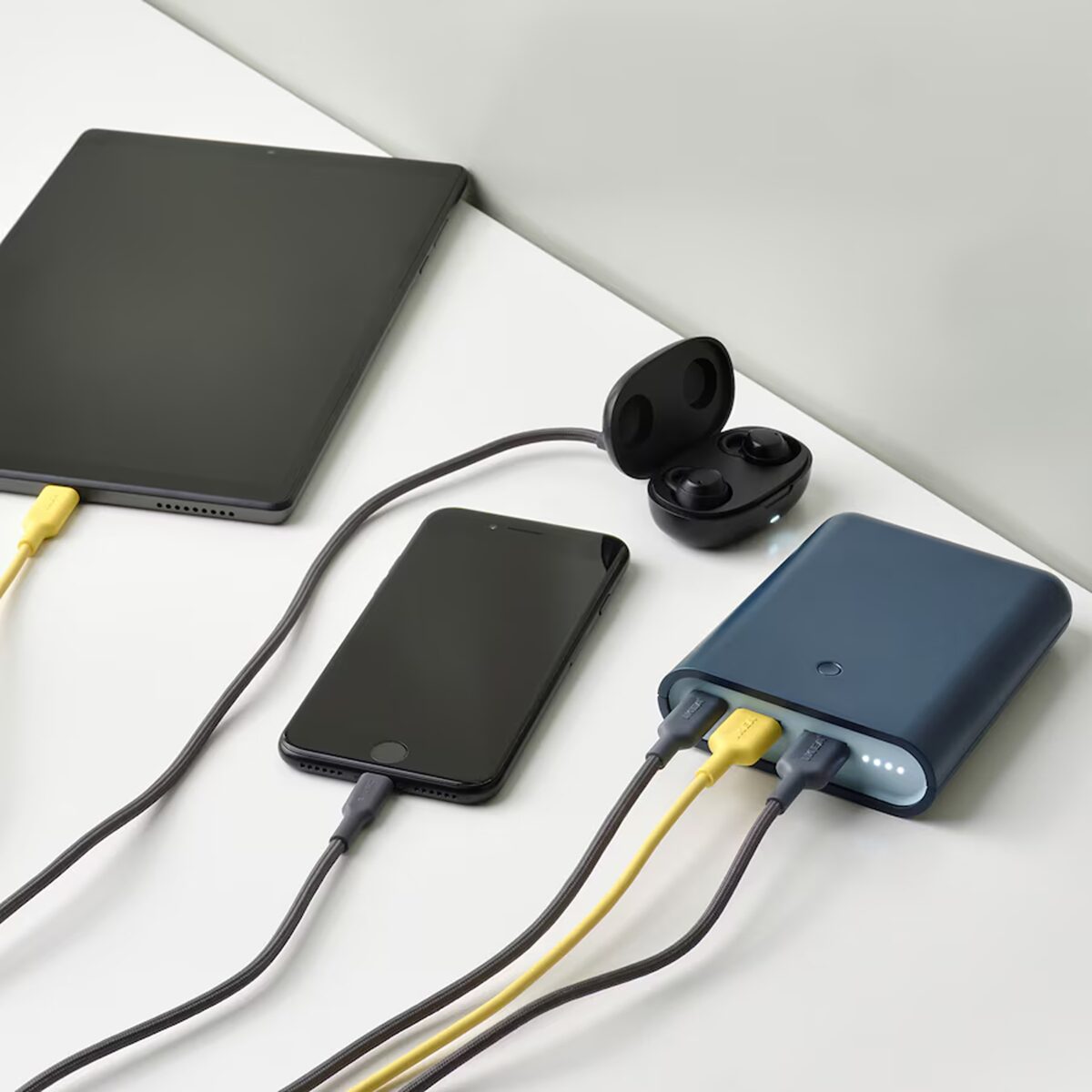 Greșeala care strică bateria telefonului mobil. O facem toți, din comoditate