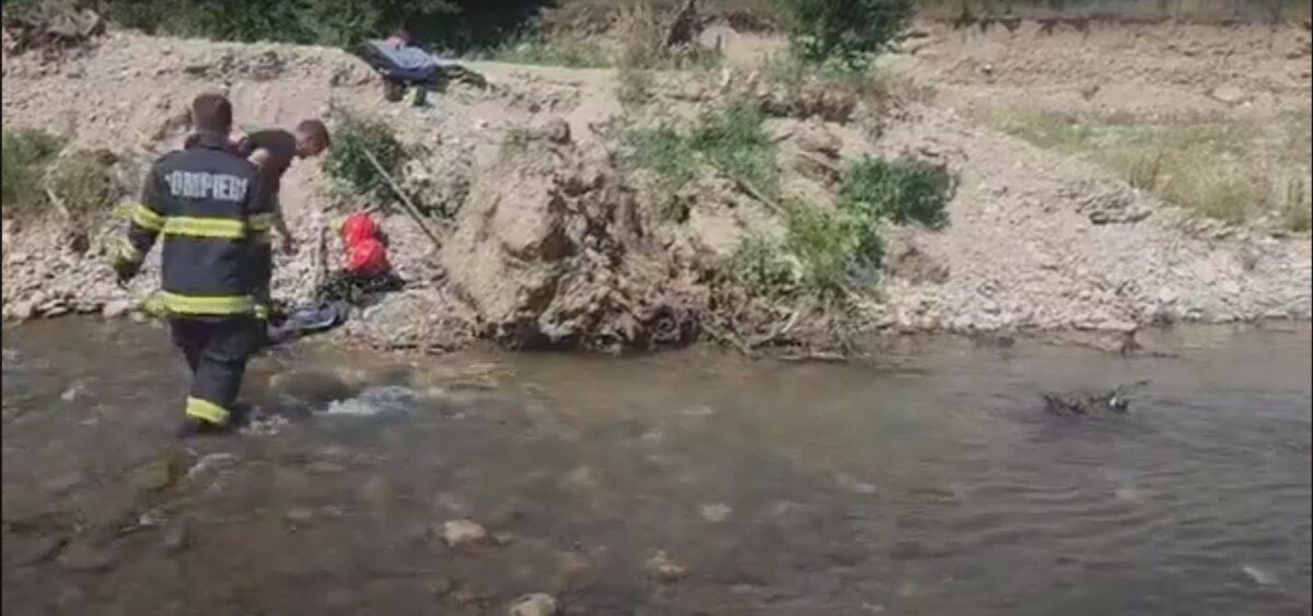 Tragedie în Argeș. Un bărbat a murit acoperit de un mal de pământ
