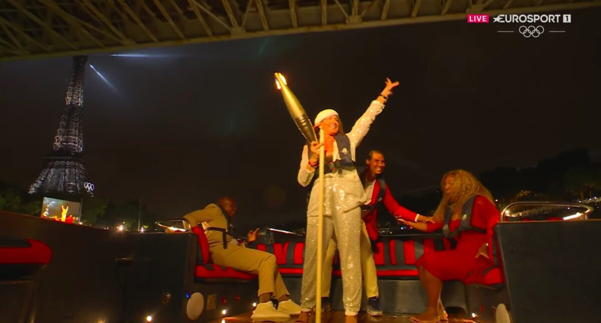 Nadia Comăneci, moment istoric la Jocurile Olimpice de la Paris. A purtat torța alături de alți mari sportivi