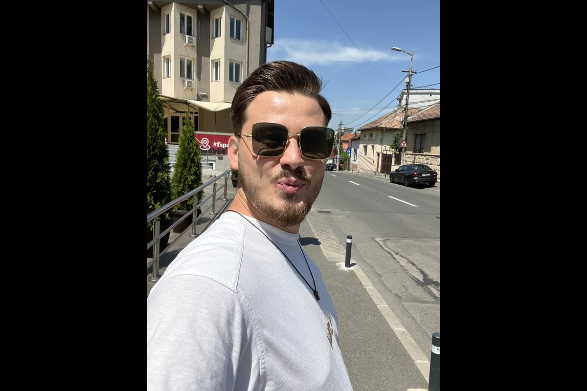 Bona bărbat. Are 22 de ani și vrea salariu de 6.000 de lei