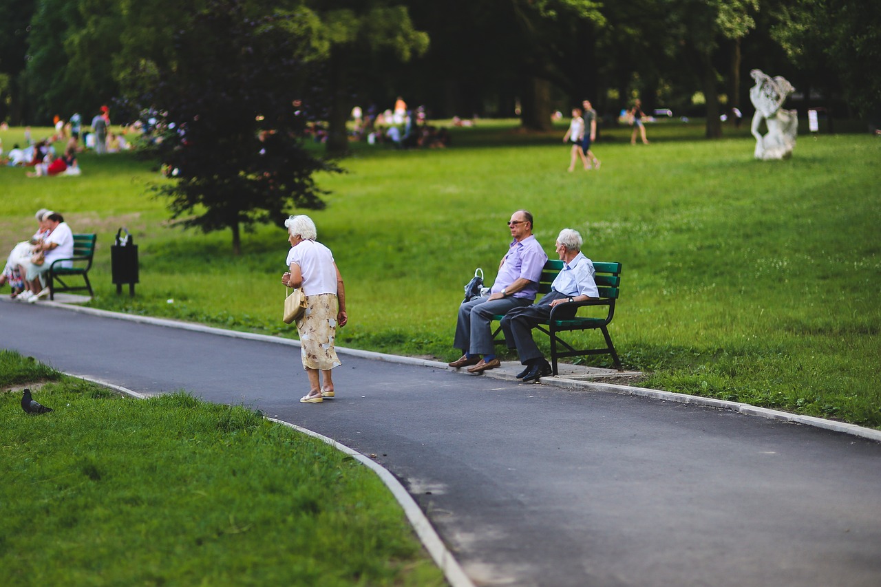 Cât valorează beneficiile pe care le primesc pensionarii, pe lângă bani