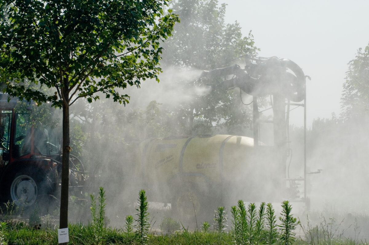 Agricultura moldovenească în perioada sovietcă şi practicile rămase. Ape şi soluri contaminate până în prezent
