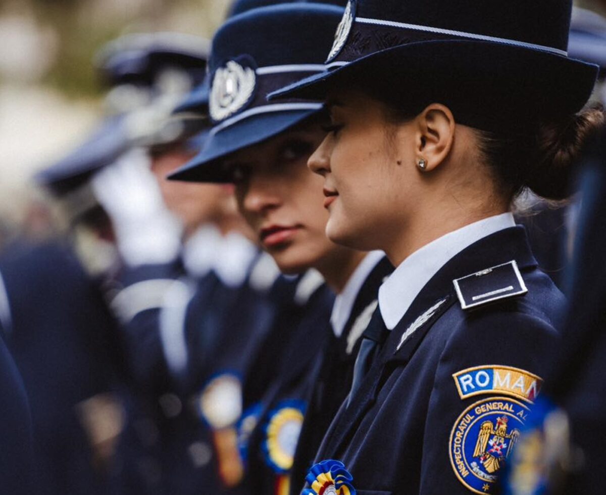 Rușinea Poliției. Două agente, arestate după ce au furat alcool din depozitul de probe. Trei complici, reținuți