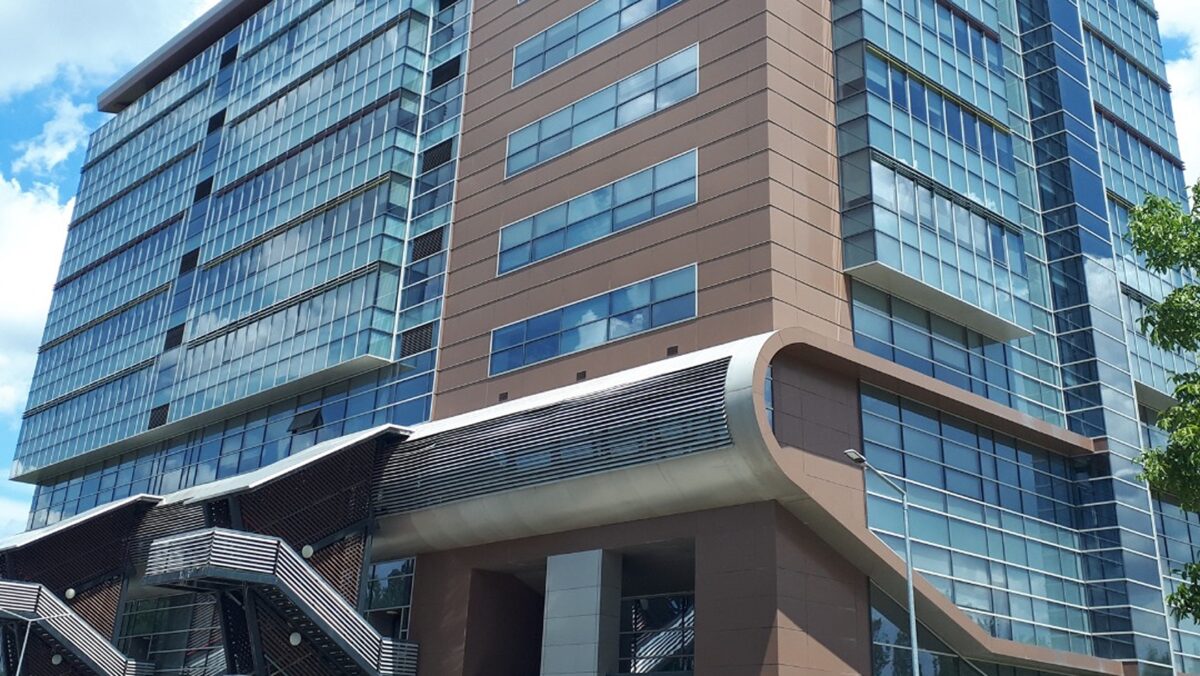 Foștii studenți de la SNSPA acuză că profesorii știau de abuzurile petrecute în instituție