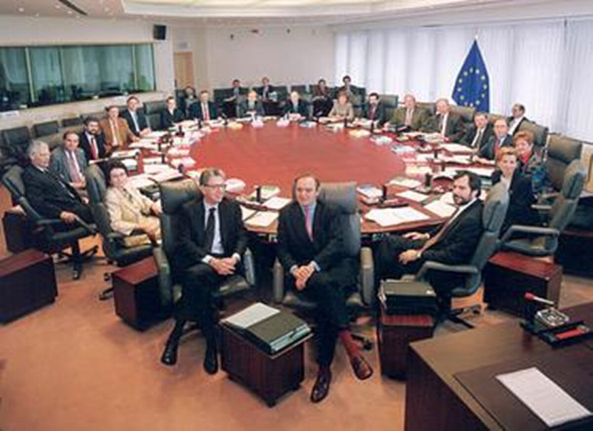  „Comisia Santer” demisionează! Moment de impas al establishment-ului comunitar