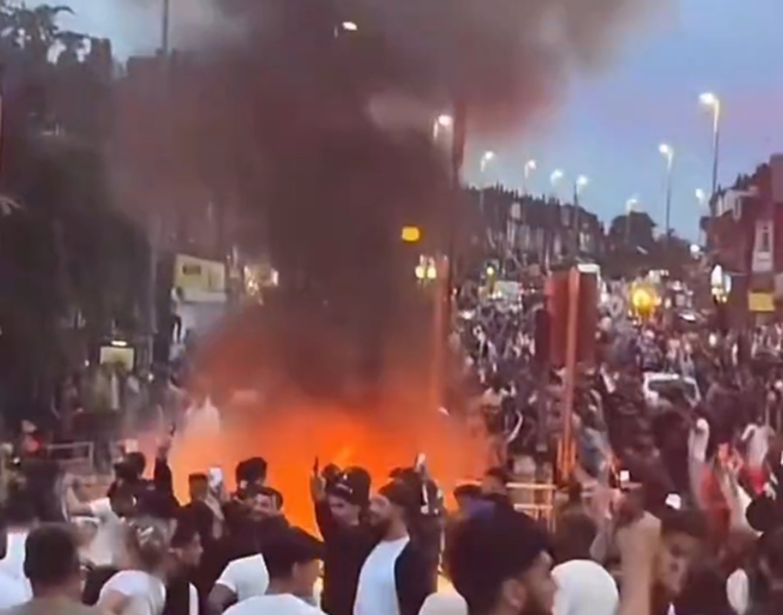 Violențe în Londra după eliminarea Marocului de la Cupa Mondială. Parisul a rămas calm