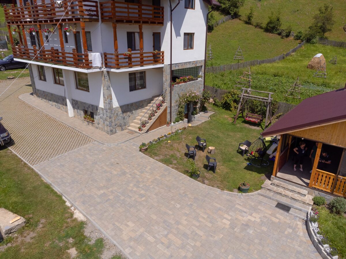 Valea Doftanei, un loc cu un adevărat potențial! Alexandra Postolache, de la Casa Daria, spune povestea afacerii înfloritoare