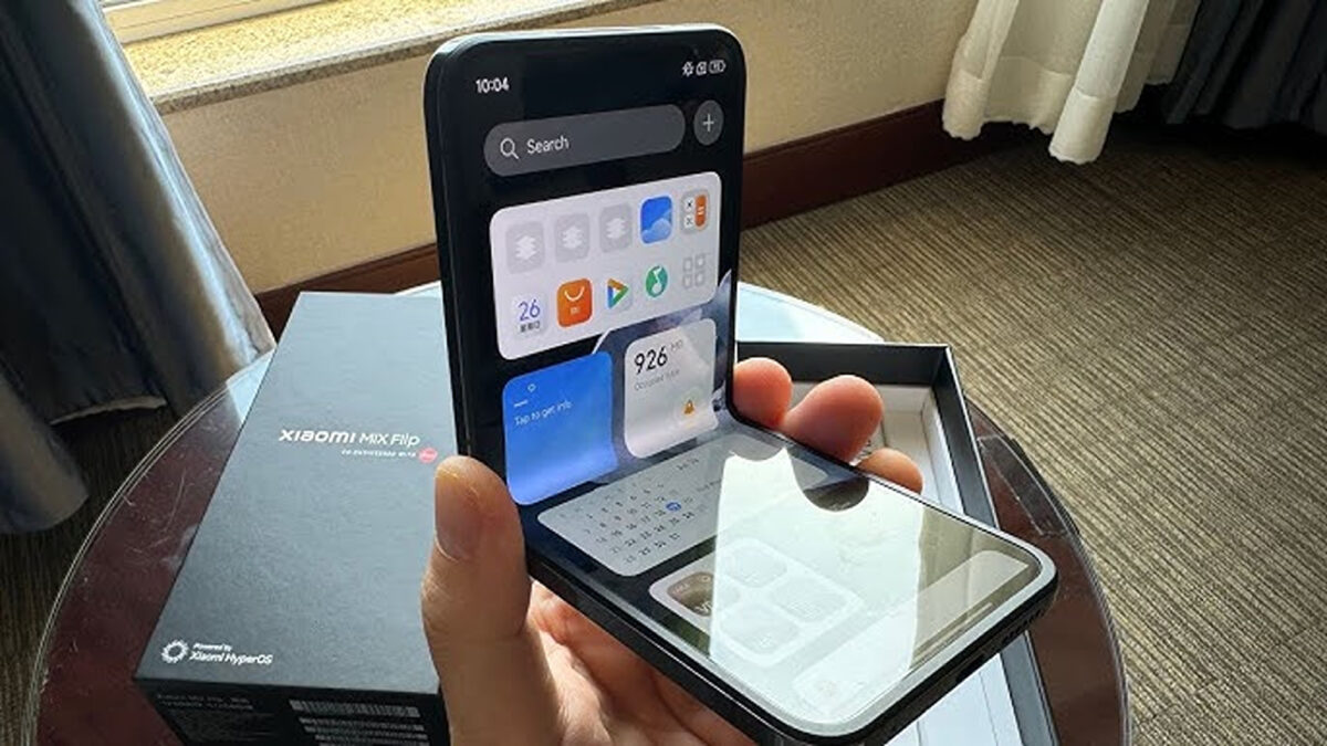 A fost lansat telefonul care poate imprima imagini instantaneu. Are și hârtie foto. Video