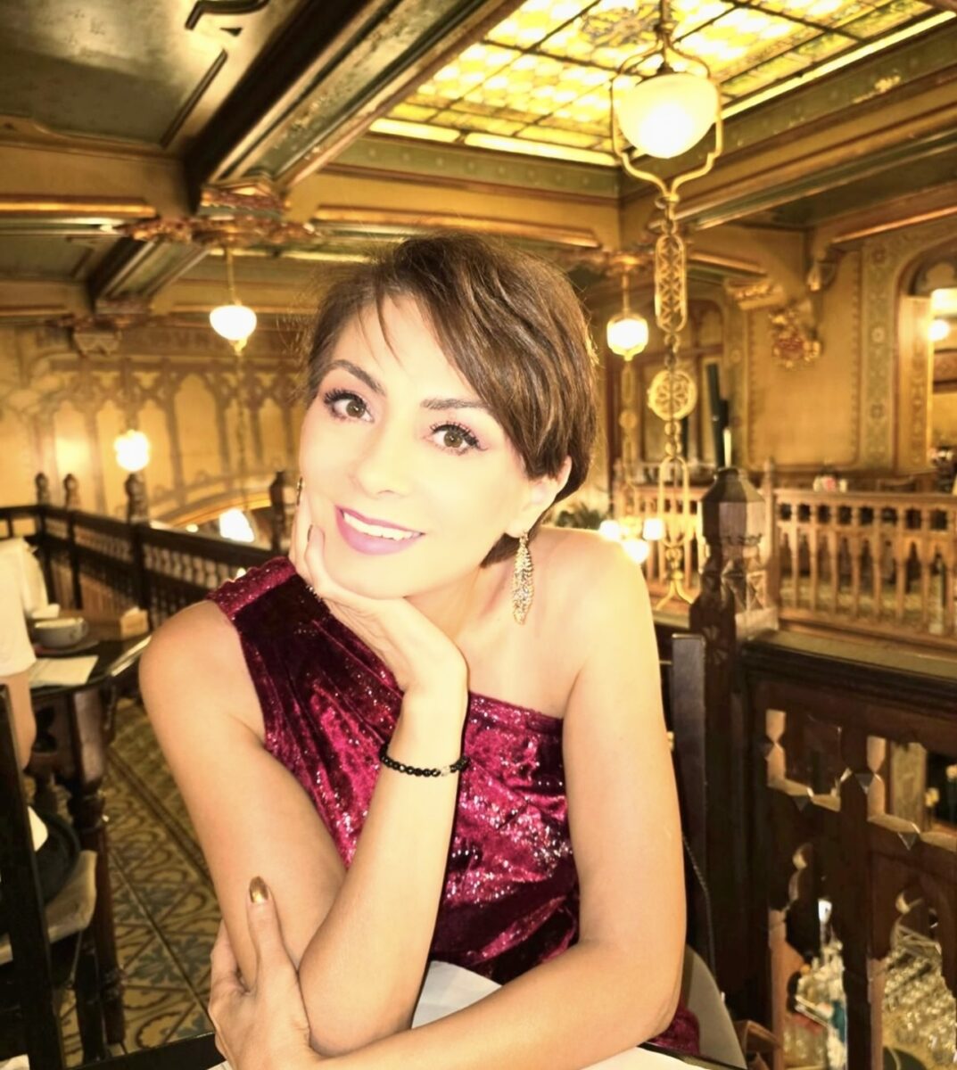 Ce tarif are Adriana Antoni. Solista, una dintre cele mai cerute voci