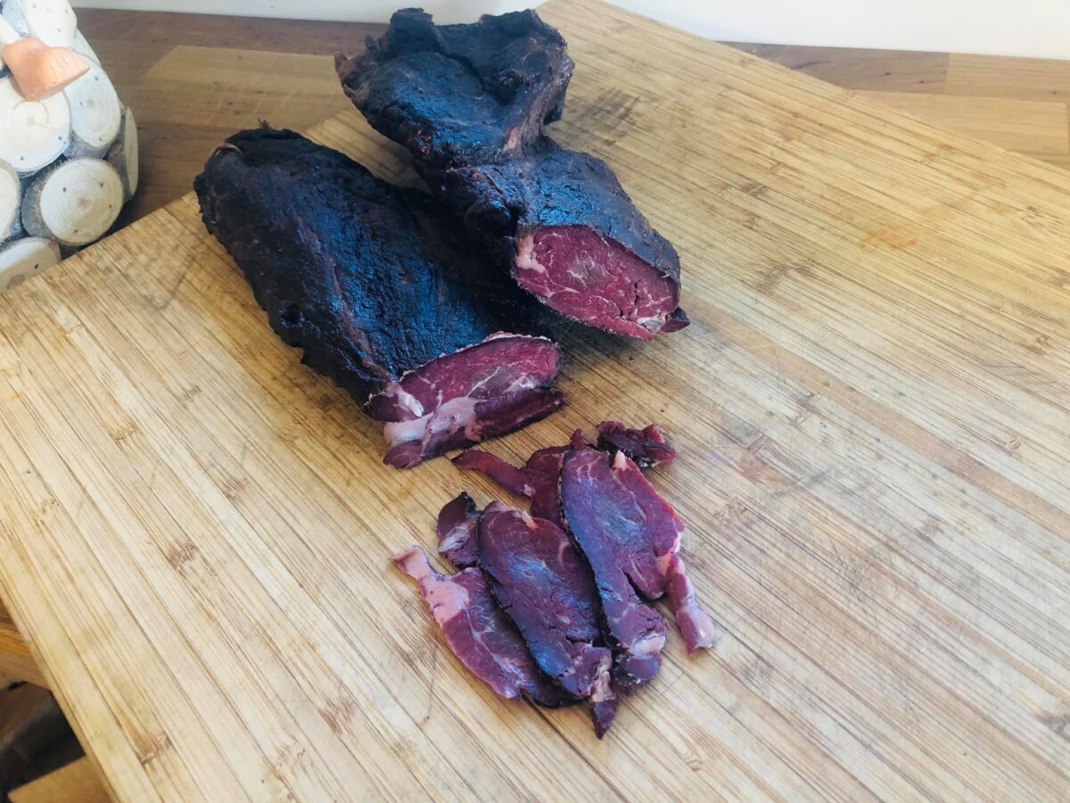 Carnea de urs, la mare căutare. Cât a ajuns să coste un kilogram de cotlet