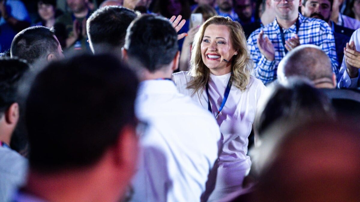 Elena Lasconi, lăsată cu ochii-n soare înainte de prezidențiale. Nu mai are manager de campanie