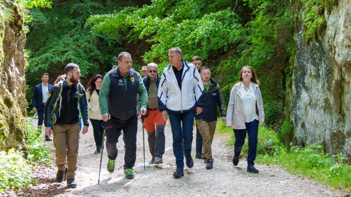 Klaus Iohannis, afectat de restricțiile de pe Valea Oltului. Președintele analizează rutele ocolitoare spre Sibiu