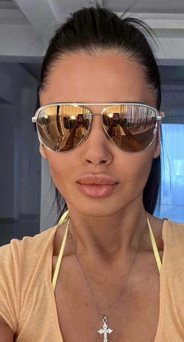 Cum își folosește Oana Zăvoranu pisoii în falimentul clinicii. Riri, Dean și Marty, băgați la înaintare.