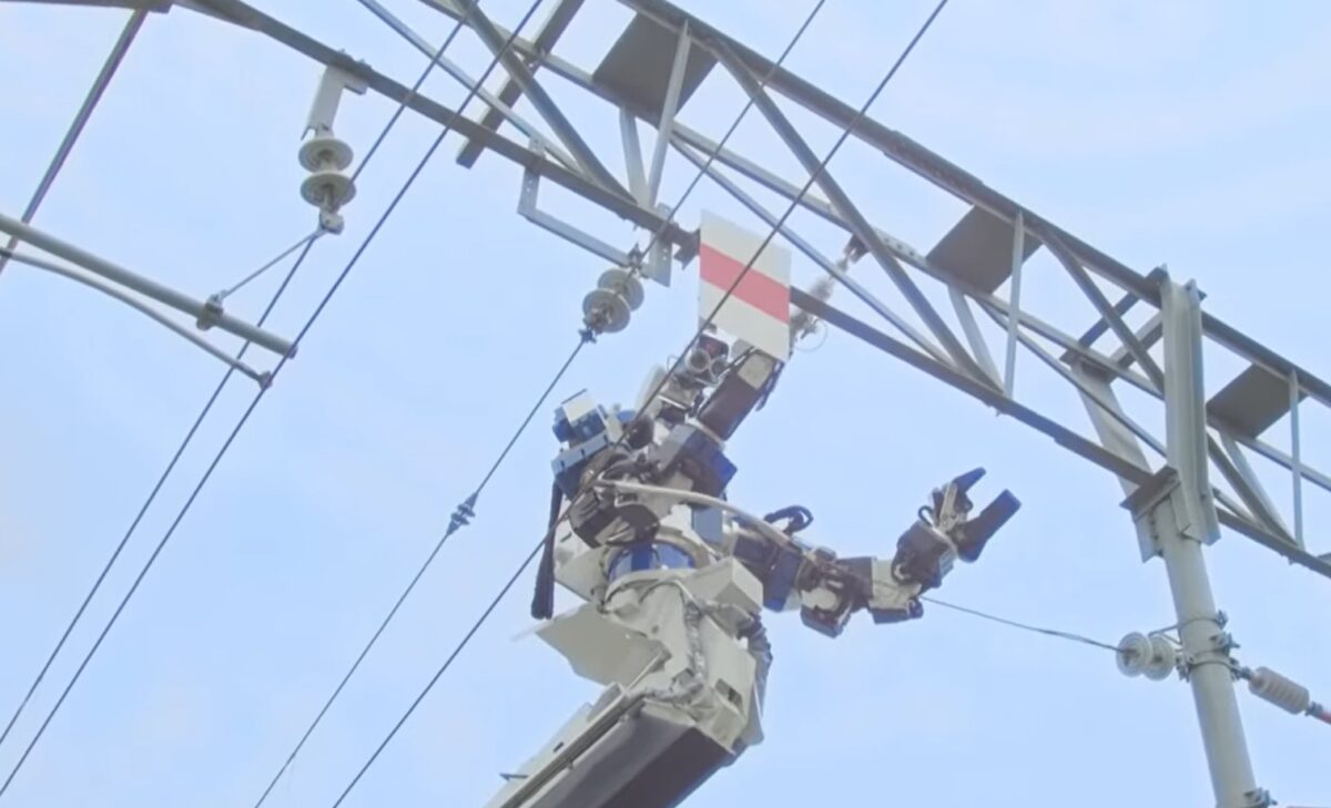 Soluția japoneză pentru lipsa personalului specializat. Un robot va lucra la mentenanța căilor ferate