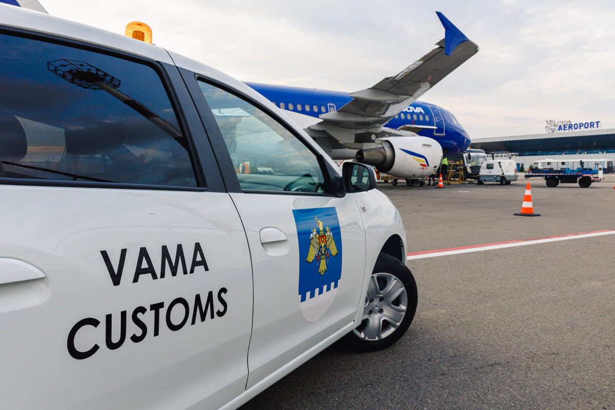 Traversarea frontierei Republicii Moldova. Cine completează declarația vamală a călătorului