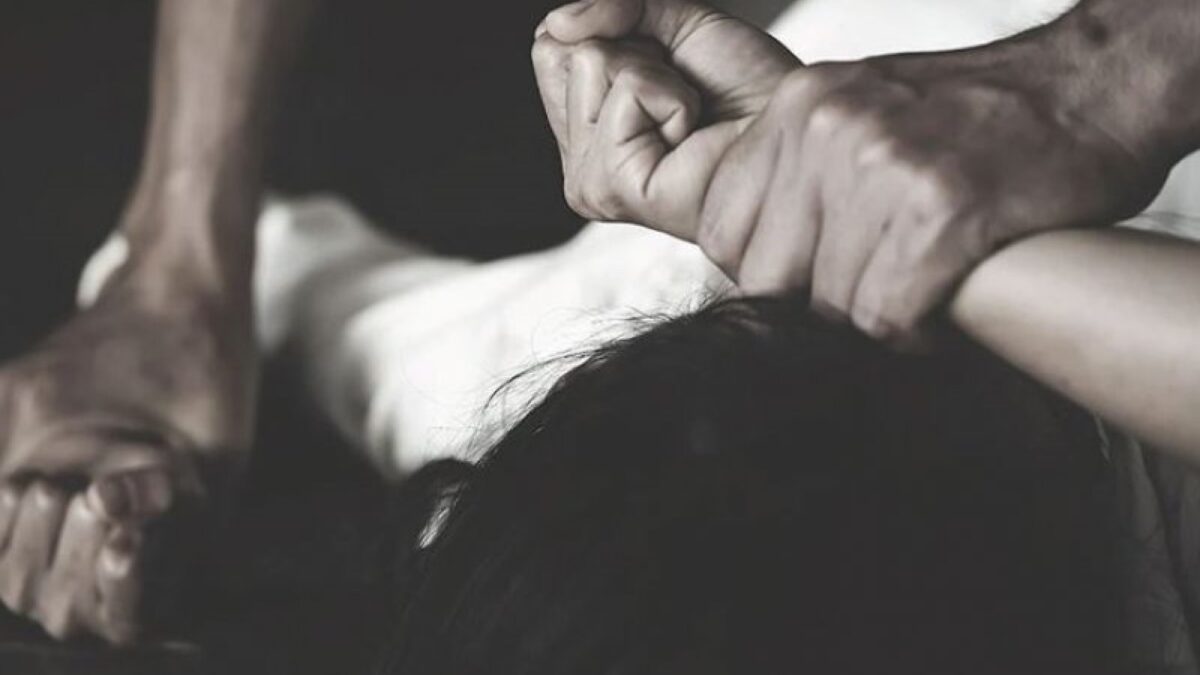 Profesorul acuzat de viol revine la catedră. Instanța l-a plasat sub control judiciar