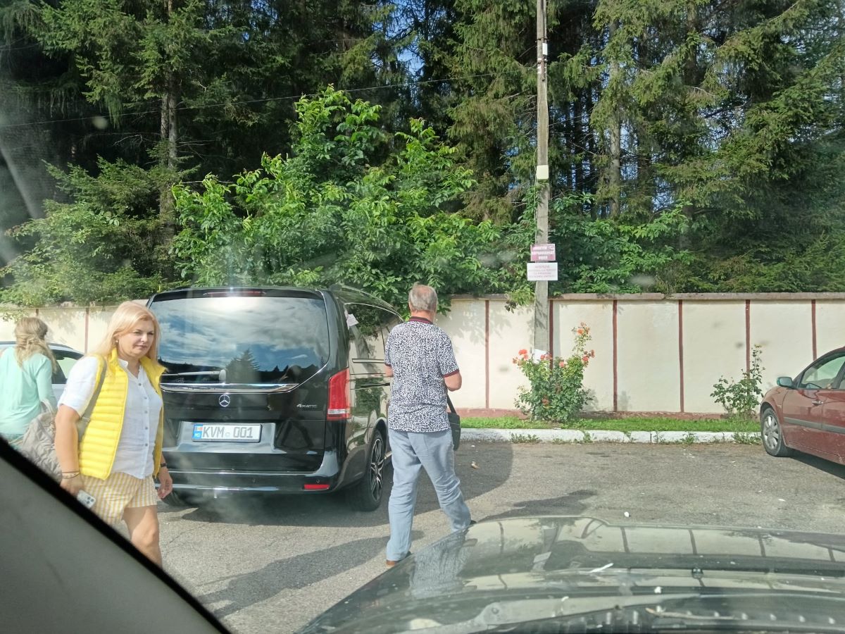 Pentru mătănii – la Moscova, pentru odihnă – în România. Mitropolitul Vladimir, surprins la Poiana Sărată